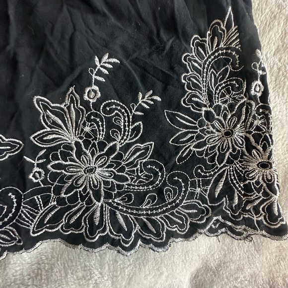 Charlotte Russe  Black Floral Embroidered Drawstring Elastic Waist Skirt Sz M - Picture 7 of 7